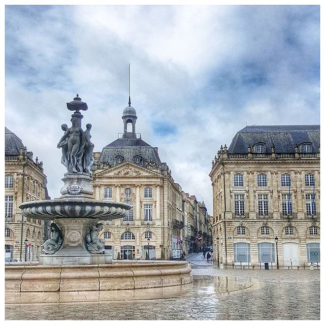 Place de la bourse (c) Anne Lataillade - Papilles et Pupilles