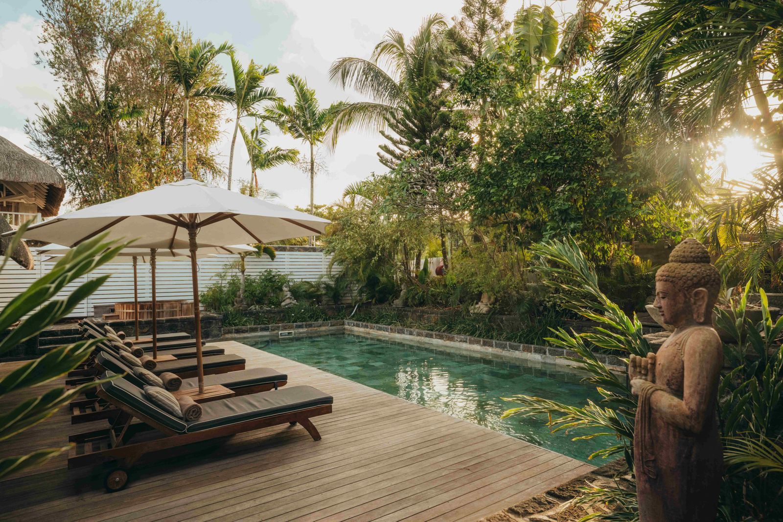 La piscine extérieure © 20 Degrés Sud