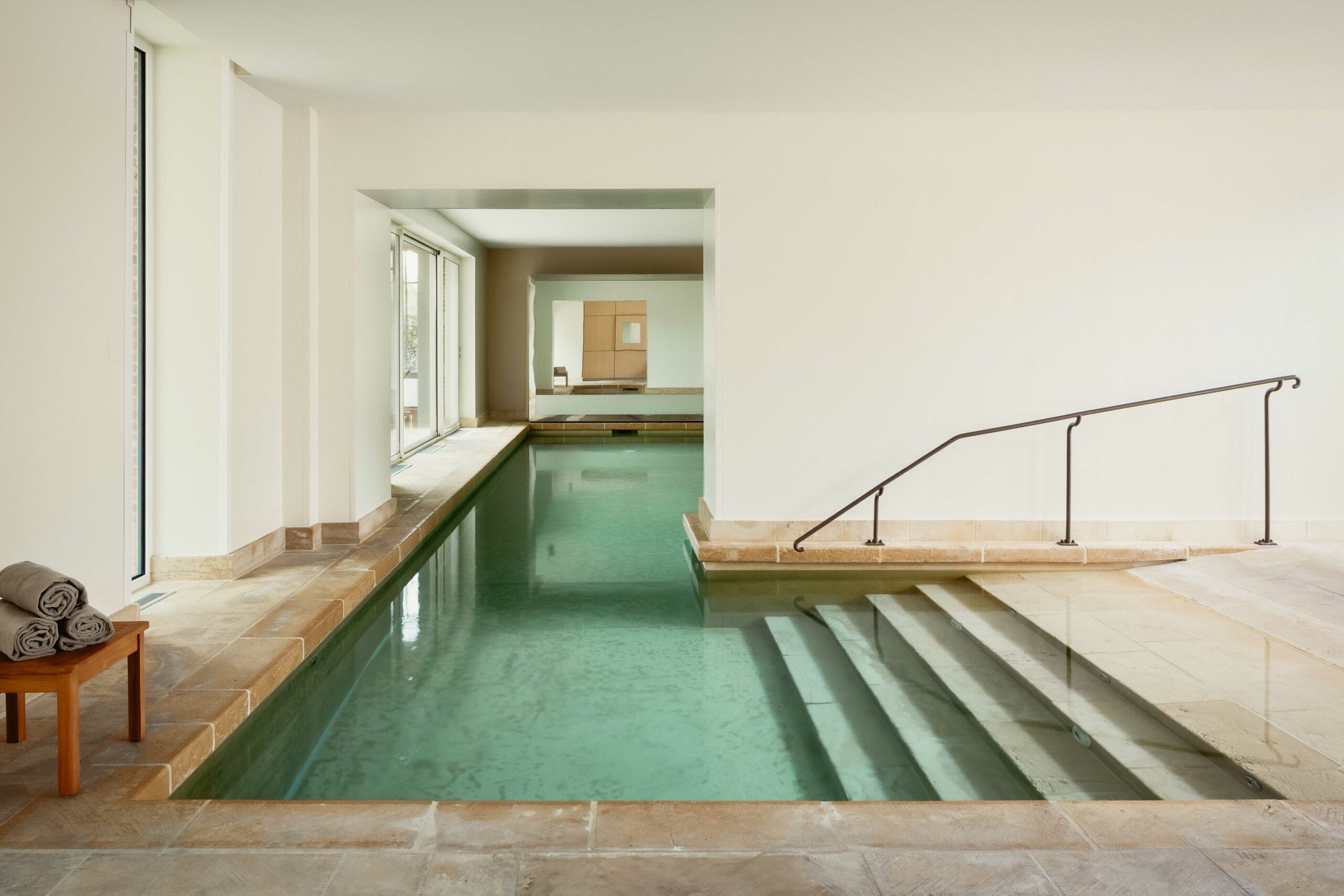 La piscine intérieure de l'hôtel © Domaine de la Bretesche