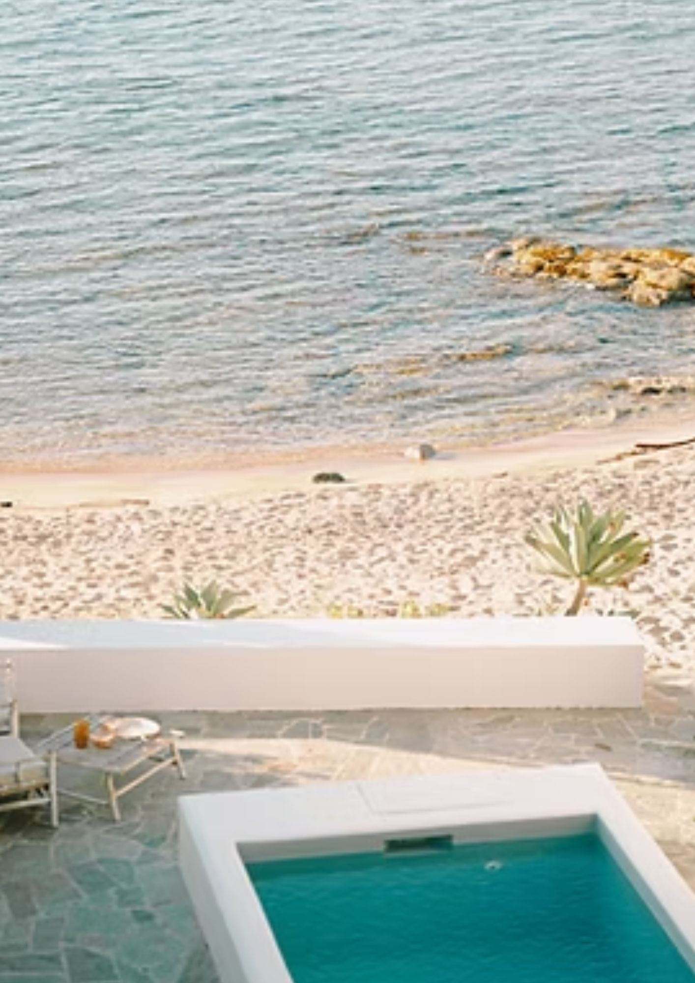 La piscine donnant sur la plage © Casa Santa Teresa