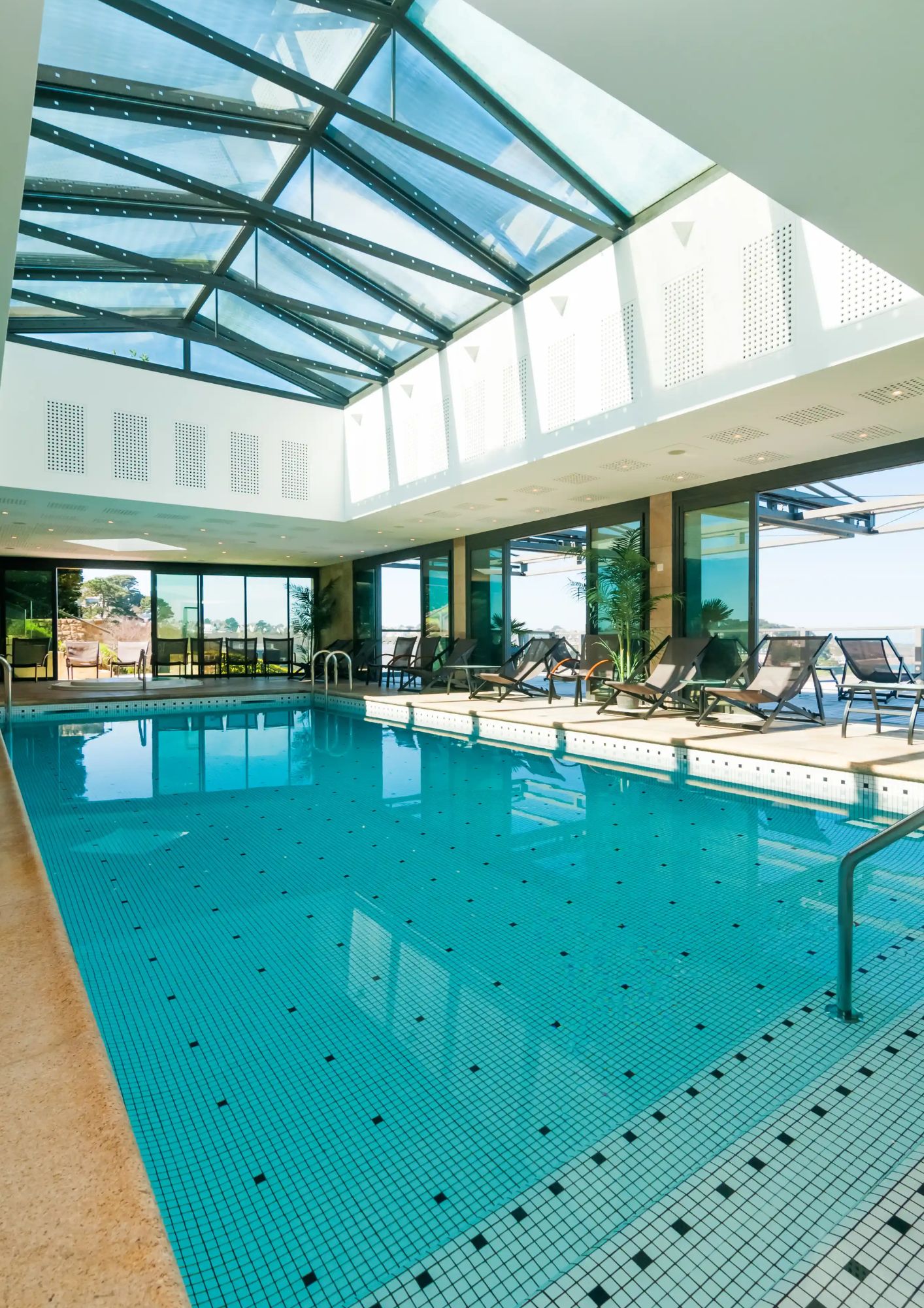 La piscine de l'hôtel romantique en Bretagne © L'Agapa