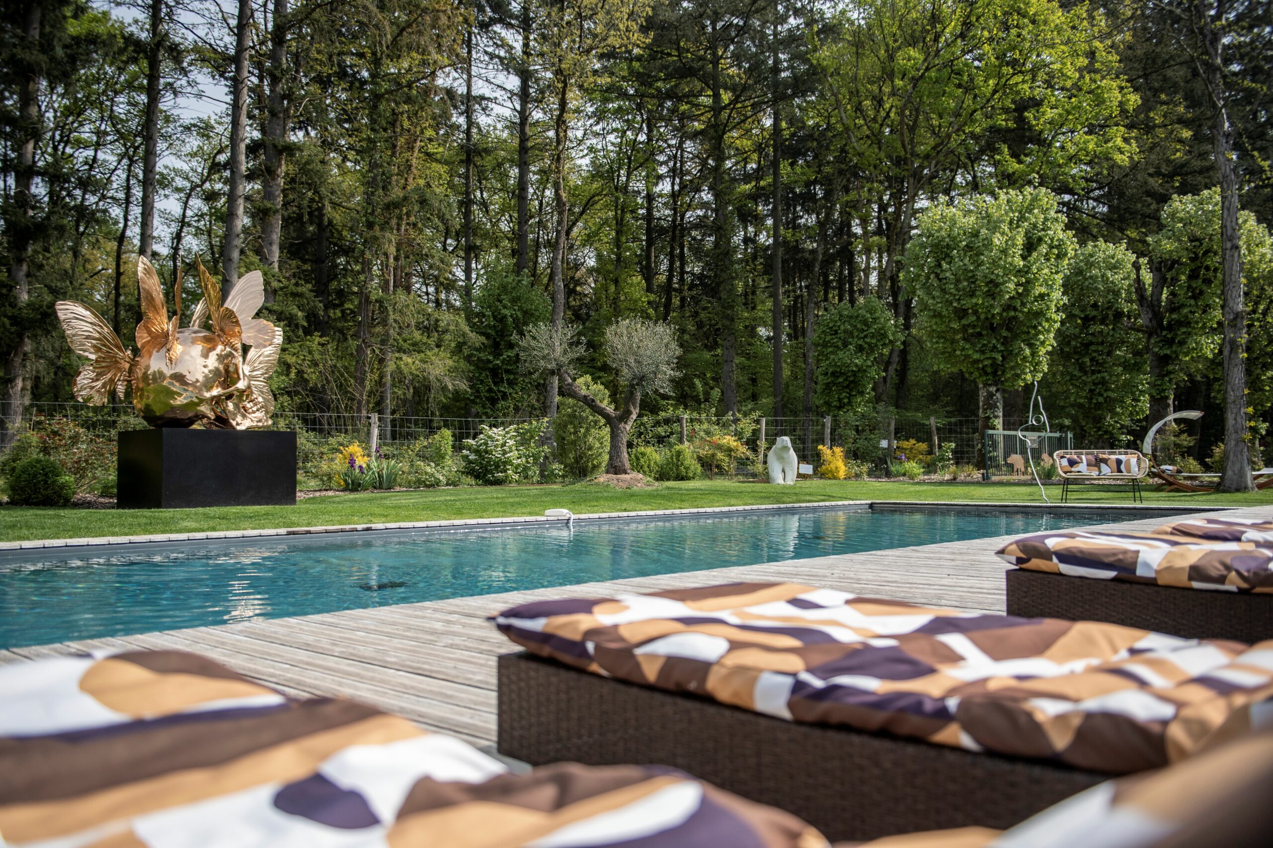 La piscine extérieure de l'hôtel © Loire Valley Lodges