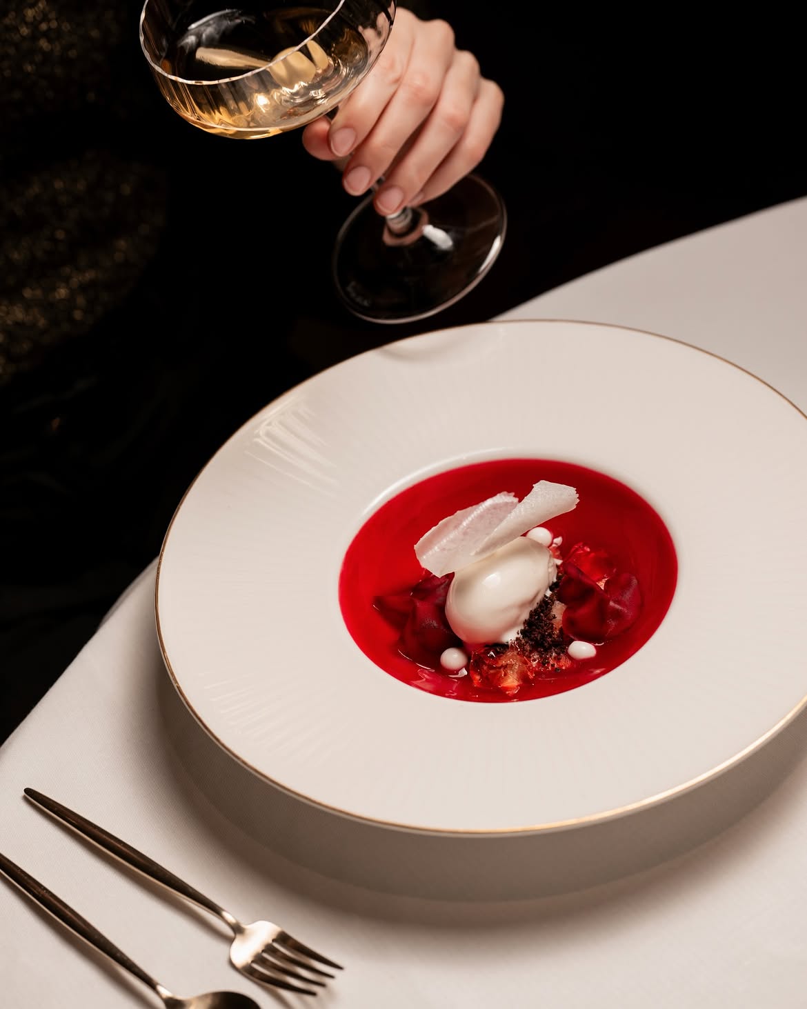 Amos, le restaurant gastronomique © Rose Wood Hotels