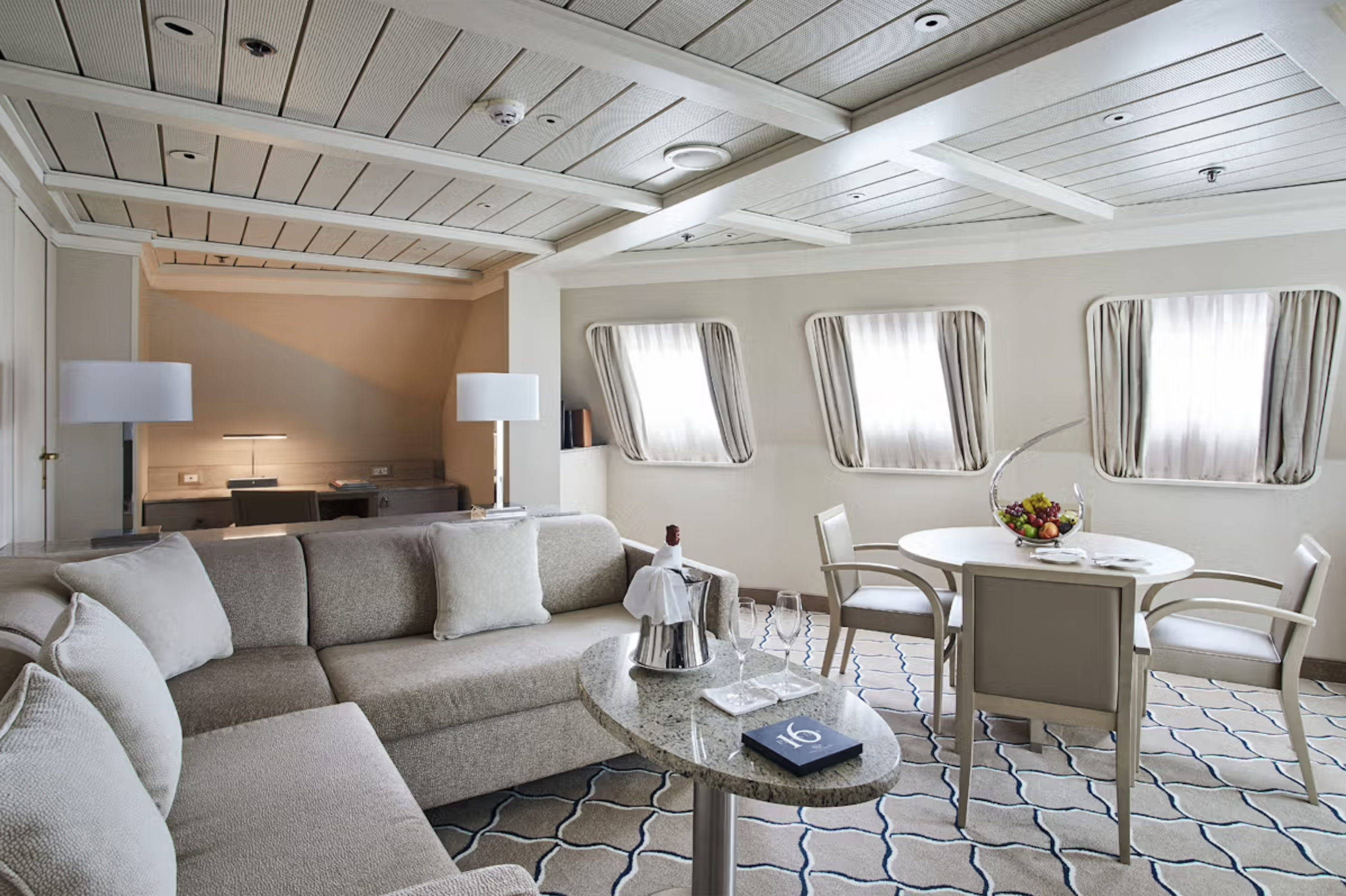 Silver cloud - Royal suite © 2025 SILVERSEA CRUISES LTD.