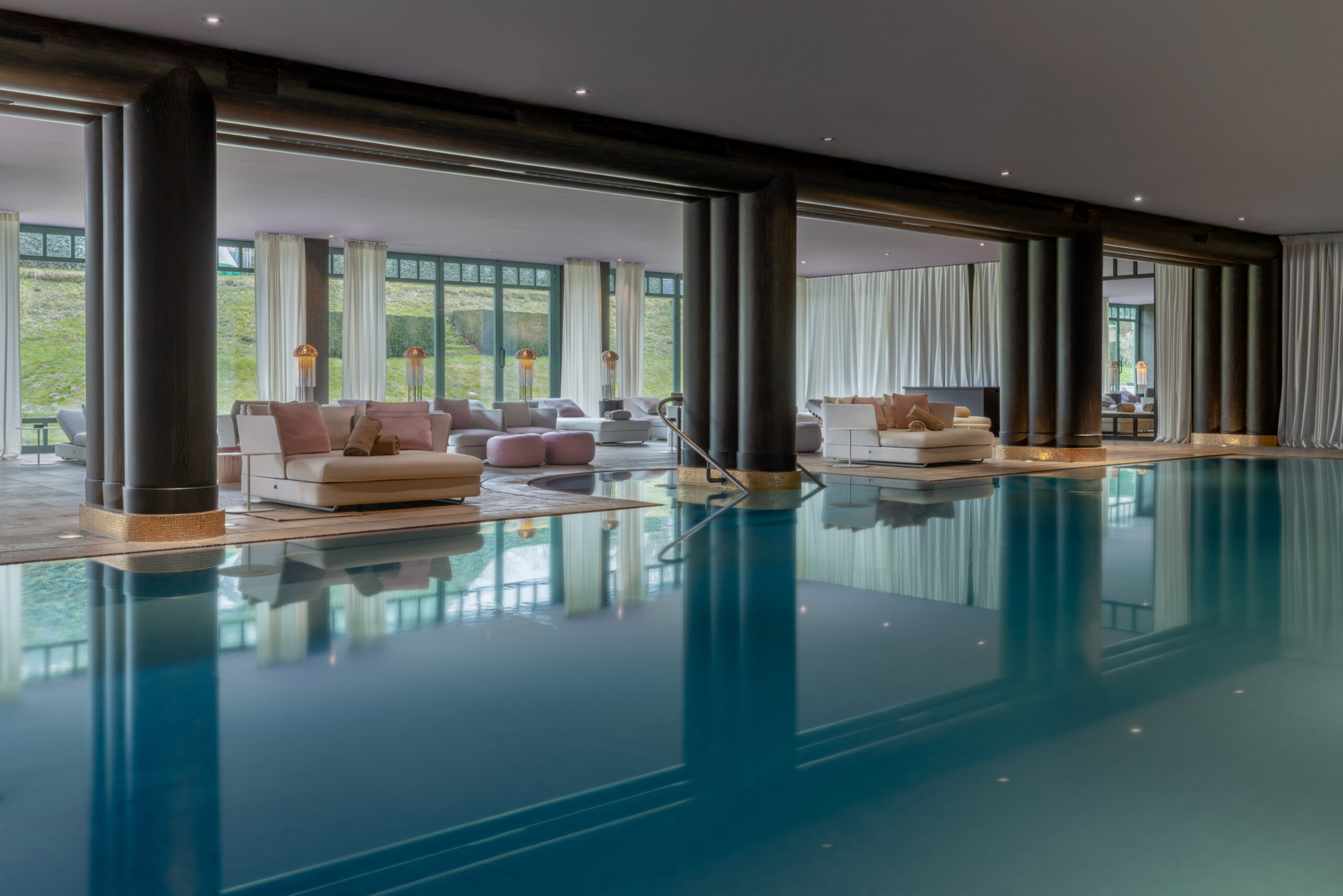 La piscine intérieure de l'hôtel © Réserve Genève