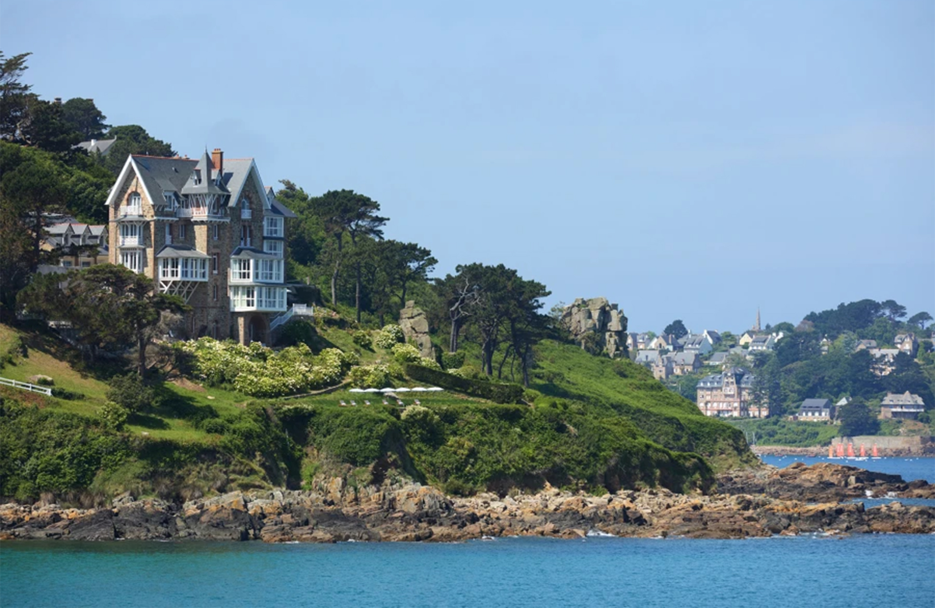 Vue de l'hôtel Les Bassans à Perros-Guirec