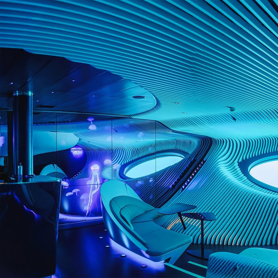 Le lounge sous marin multisensoriel The Blue Eye lors d'une croisière Ponant © stephane_mailly_photography