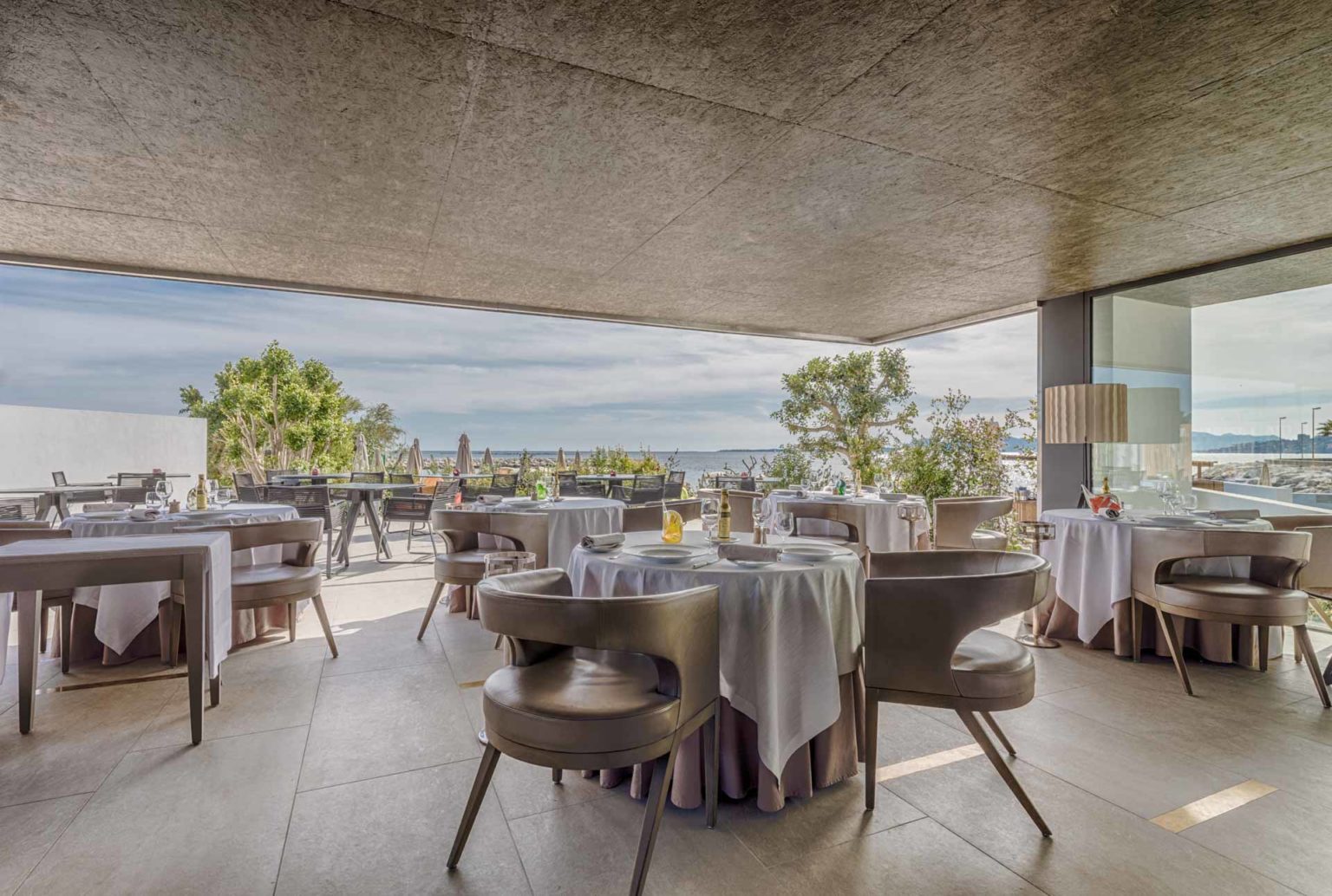 Restaurant Les Pe╠écheurs - style &amp; setup - Cap d'Antibes Beach Hotel ...