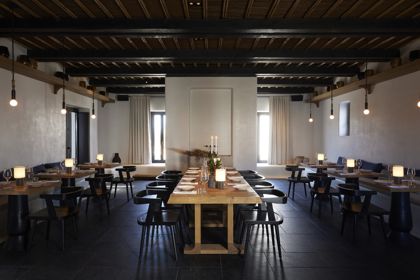 Le restaurant d'intérieur de l'hôtel 5 étoiles à Mykonos © Kalesma Mykonos