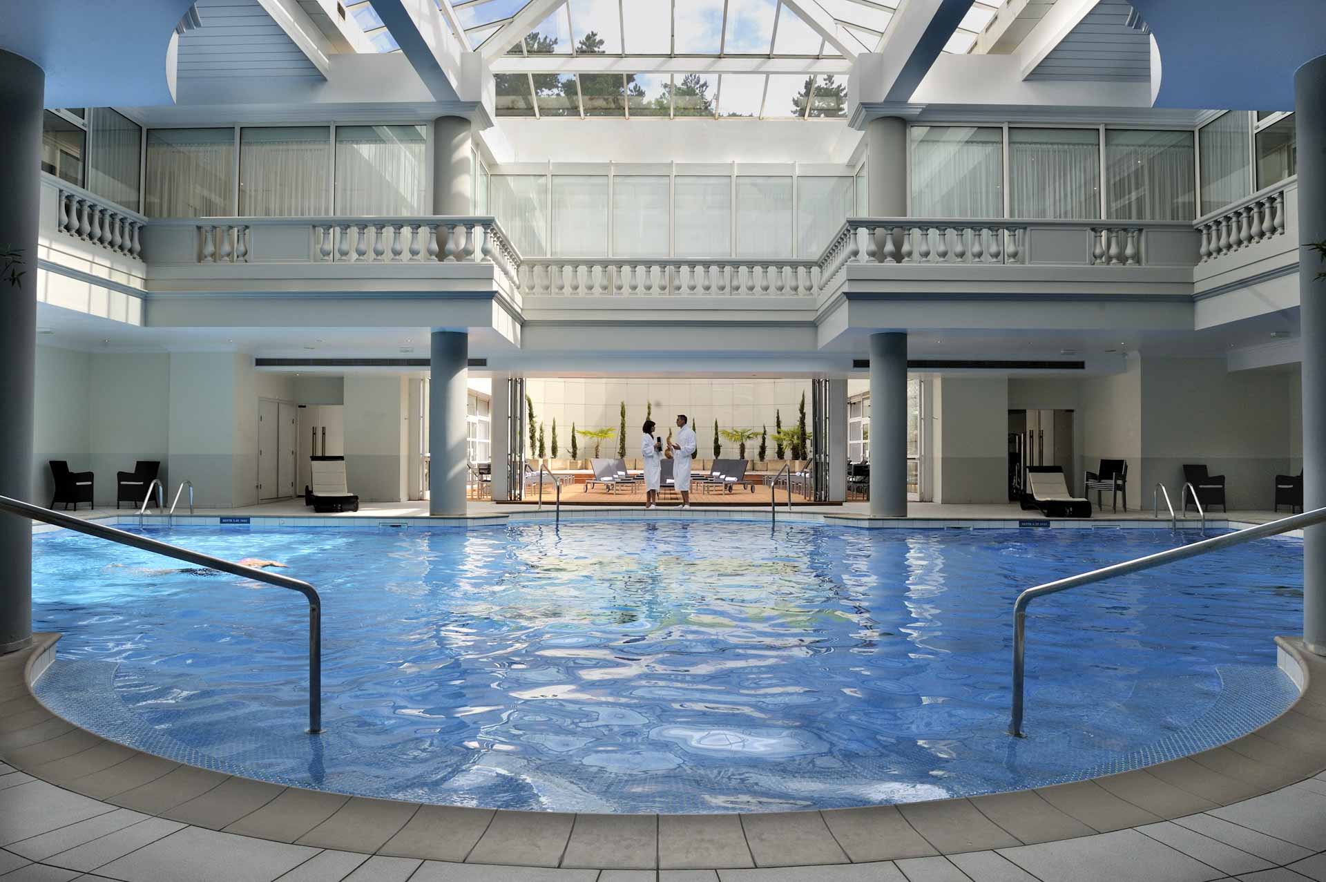 SPA GUERLAIN TRIANON PALACE VERSAILLES Trianon Palace Versailles, A Waldorf Astoria Hotel - Swimming Pool