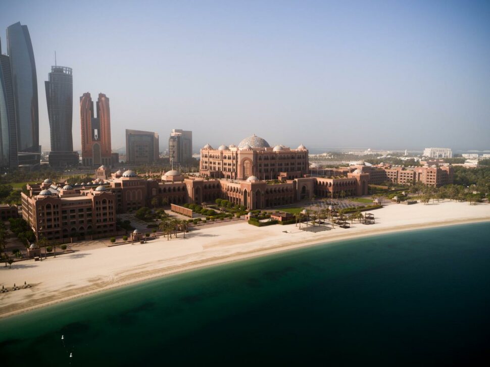 Vue aérienne du complexe hôtelier Emirates Palace © 2025 © Mandarin Oriental Hotel Group Limited