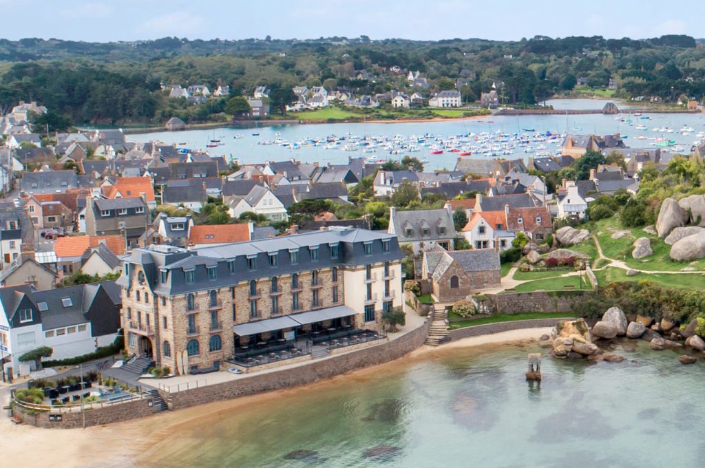 L'un des plus hôtels de la Côte de Granite Rose © Castel Beau Site