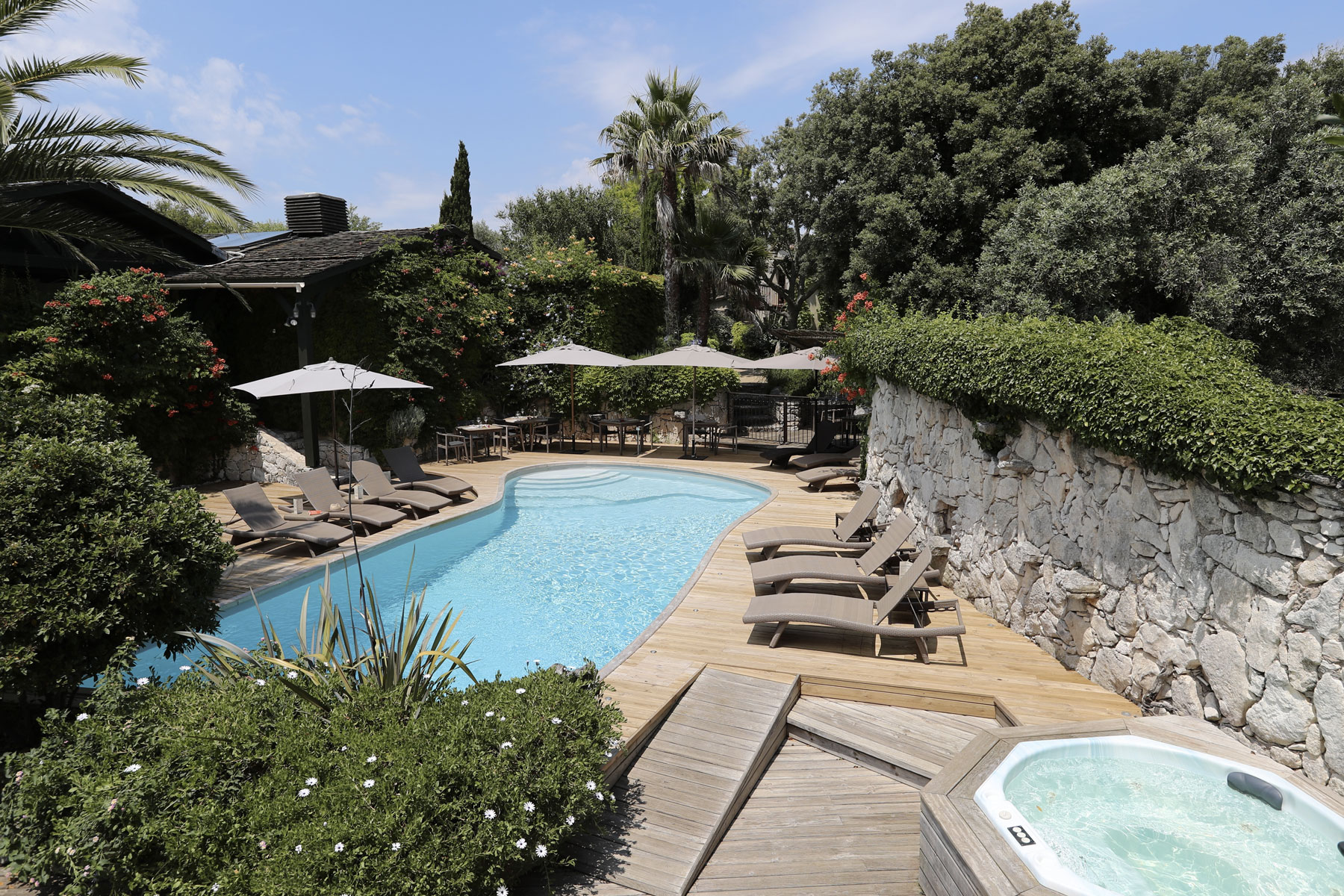 La piscine intérieure de l'hôtel © A Cheda Hôtel & Spa