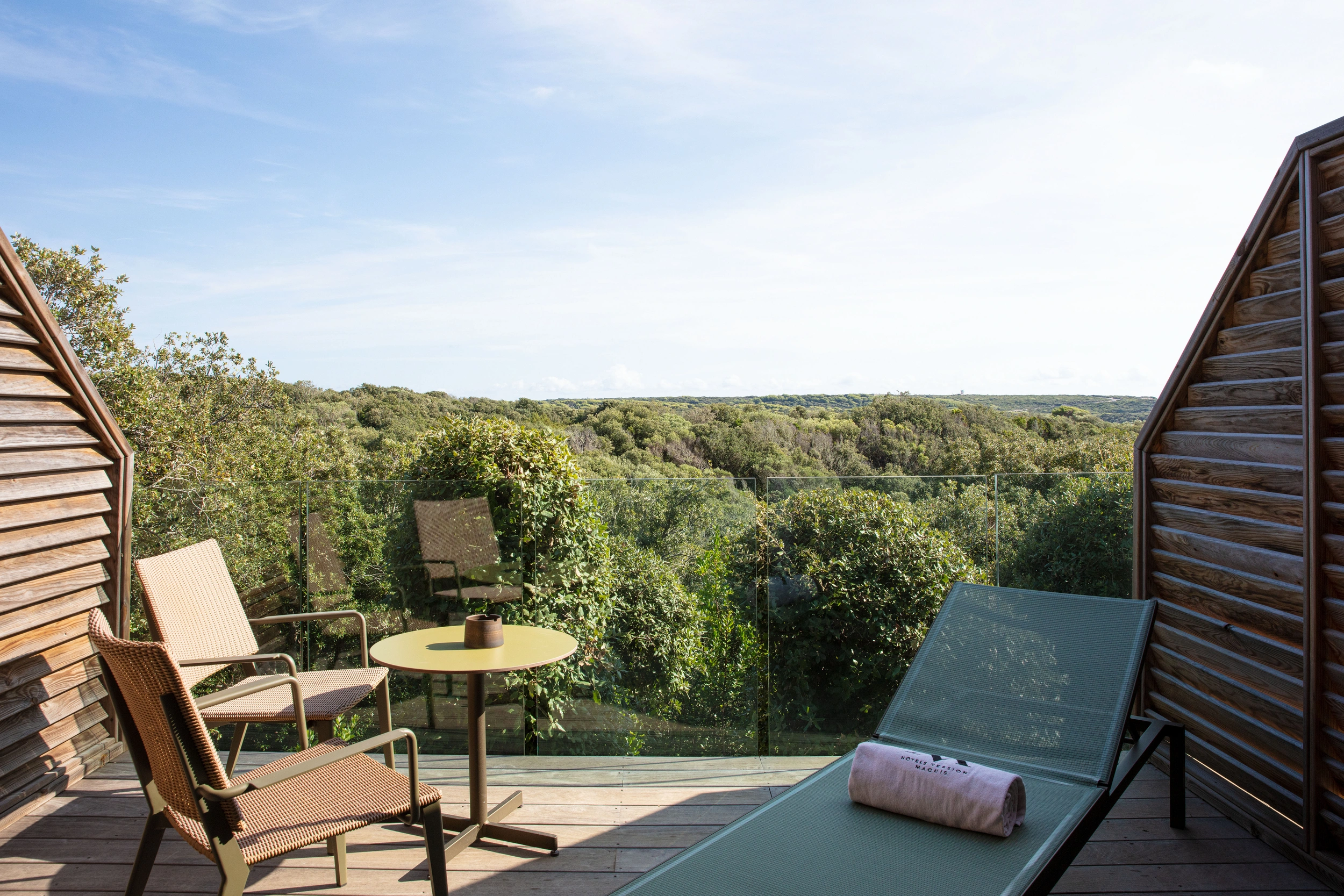 La terrasse de la chambre © Hôtel & Spa Version Maquis Citadelle
