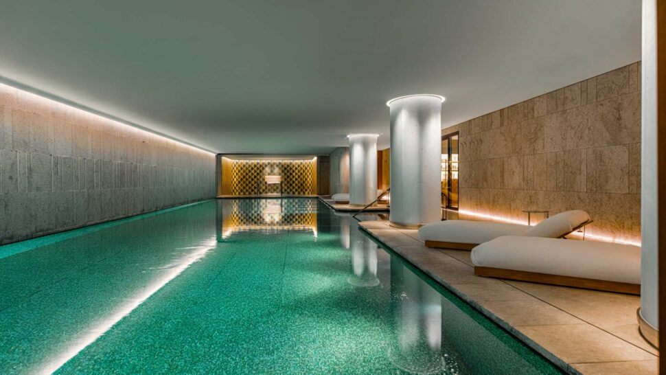 L'une des plus belles pisicines d'hôtel à Paris, © Bvlgari Hotel
